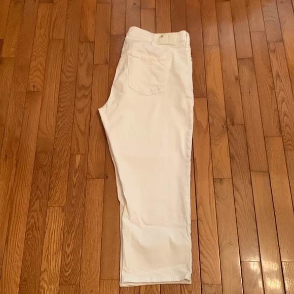 Silver Jeans Denim - Silver Suki Capri Jeans (White)
